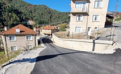 Асфалтираха улица и изградиха подпорни стени в село Оряховец