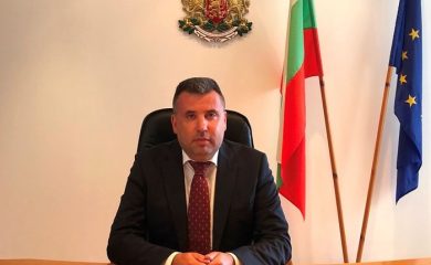 Захари Сираков: Нека чудото на Възкресението Христово ни окуражава да вършим благородни дела