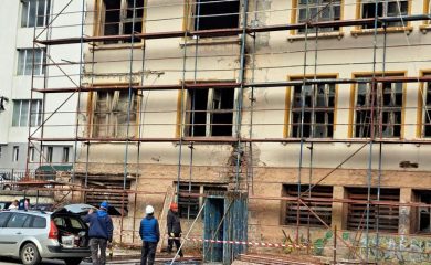 В Смолян започна преобразяването на изгорялото училище в Младежки център