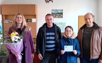 В Мадан наградиха ученик за силно представяне на Национално състезание по английски