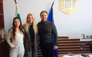 Кметът на Златоград се срещна с екипа на хитовия филм “Сватба”