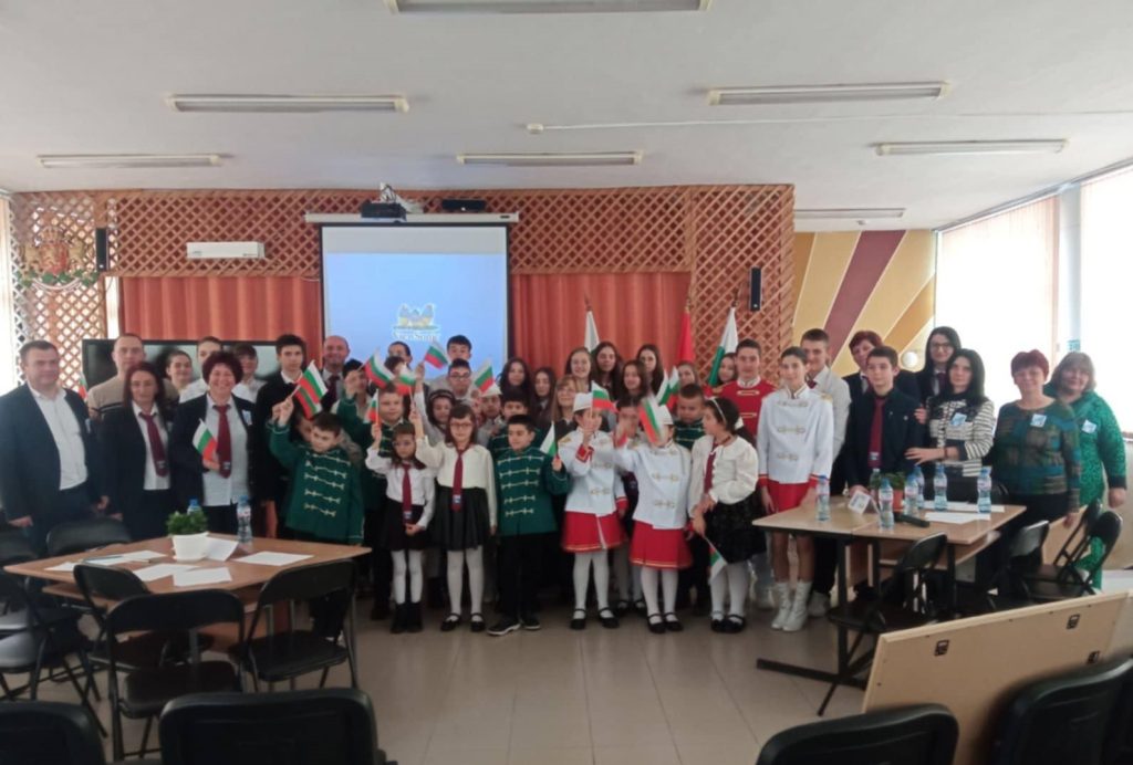 Учениците в Девин с урок по родолюбие: България – това съм аз!
