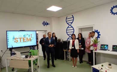 Нов STEM център отвори врати в училището на златоградското село Старцево