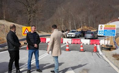 Тодор Батков сезира Европейската комисия за затворения път от Рудозем до Димарио