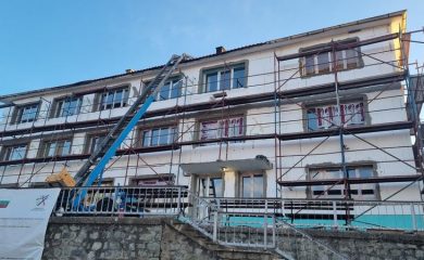 Община Баните прави основен ремонт на сградата на кметството в Загражден
