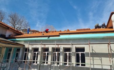 Обновяват сградата на кметството и читалището в село Малка Арда