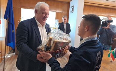 Кметът Мелемов към Максим: Благодаря ти, че представи достойно Смолян