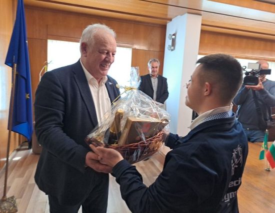 Кметът Мелемов към Максим: Благодаря ти, че представи достойно Смолян