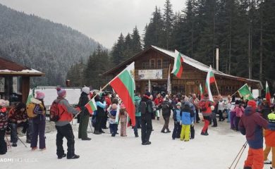 Чепеларе отбеляза 3-ти март с патриотичен поход до връх Мечи чал