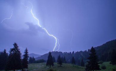Важни съвети за туристите при гръмотевична буря в Родопите