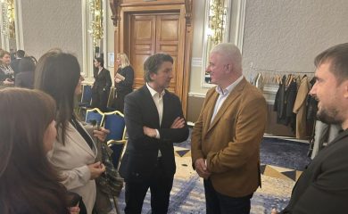 Кметът на Чепеларе Боран Хаджиев разговаря очи в очи с министъра на туризма