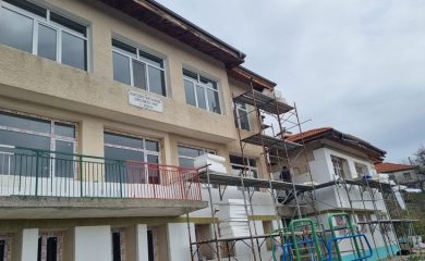 Община Баните реновира сградата на кметството и читалището в Дрянка