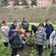 Девински ученици засадиха дръвчета по случай Седмицата на гората