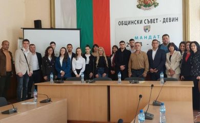 Ученици поеха управлението на Община Девин за ден