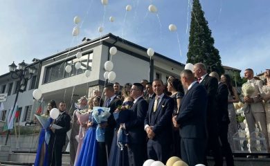 Абитуриенти в Неделино получиха по хиляда лева премия от бизнесмен