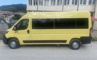 Община Чепеларе получи нов високопроходим бус за превоз на ученици