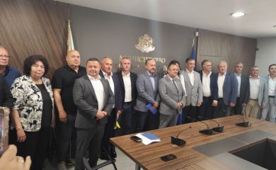 Родопски кметове подписаха споразумения по програмата за общински проекти