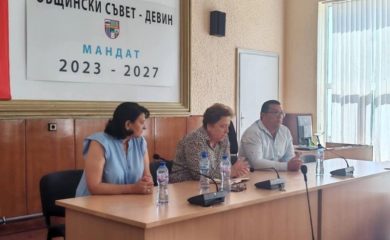 Министър Янкова в Девин: Санирането на блокове по ПВУ остава безплатно