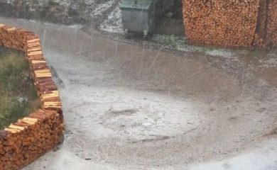 Буря и силна градушка нанесоха щети в доспатското село Любча