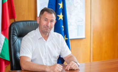 Кметът на Мадан: Дамите са сърцето на семейството. Честит празник!