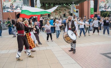 Рудозем празнува с хитова музика, фолклорна палитра и голяма заря