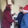 Деца от Чепеларе зарадваха с подаръци възрастни хора в общината