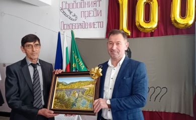 Кметът на Мадан посети училището в Боровина, което носи името на Васил Левски