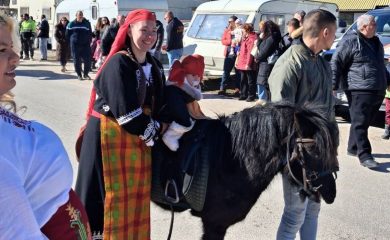 Чепеларе отбеляза Тодоровден с шествие на коне и фермерски базар