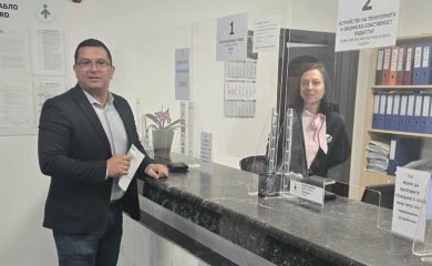 Кметът на Девин лично плати данъците си и даде старт на кампанията