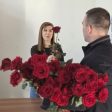 🌹🌹🌹Кметът на Рудозем изненада дамите с красиви червени рози