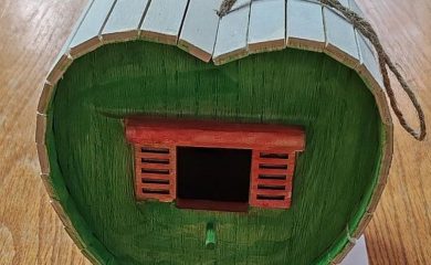 Ученици изработиха къщички за птички в конкурс на РДГ-Смолян