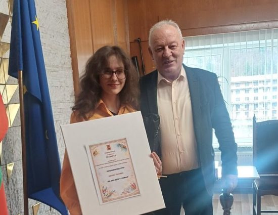 Кметът Мелемов награди победителите в конкурсa „С очите си видях бедата“