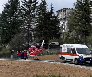Медицински хеликоптер кацна в Смолян за спешно транспортиране на пациент