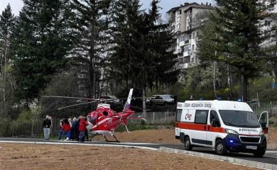 Медицински хеликоптер кацна в Смолян за спешно транспортиране на пациент