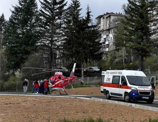Медицински хеликоптер кацна в Смолян за спешно транспортиране на пациент