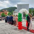Червен килим и празнична арка за абитуриентите в Девин