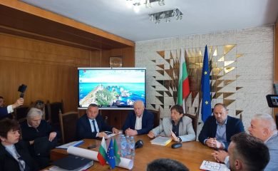 По инициатива на кмета Мелемов се проведе среща за свлачището край Смолян