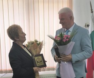 Валентина Бозова тържествено получи званието „Почетен гражданин на Чепеларе“
