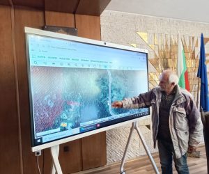 Обилните валежи и интензивното снеготопене са активирали свлачището