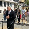 Бизнесмен дари 14 000 евро на абитуриенти в Неделино
