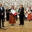 НУФИ “Широка лъка” получи голямо дарение за носии и стипендии