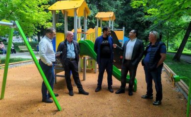 Девин се сдоби с реновирана детска площадка в парк „Острова“