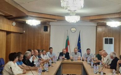 Родопски фермери запознаха депутати с проблемите в животновъдството