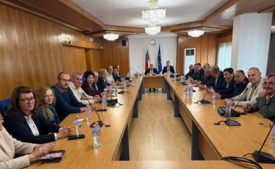 Областният управител се срещна с директори на дирекции и държавни структури