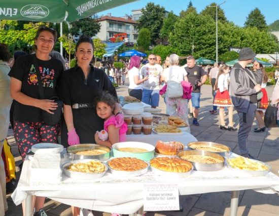В Баните откриха летния сезон с Фестивал на родопската кухня