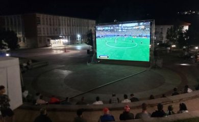 В Смолян гледаха на голям екран драматичната победа на Аржентина срещу Англия