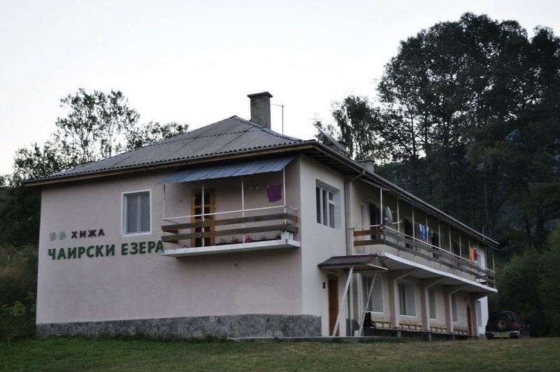 Родопската хижа “Чаирски езера” над село Мугла се продава
