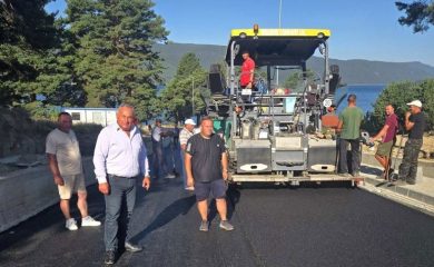 Кметът на Доспат инспектира асфалтирането на новата улица „Панорамен път“