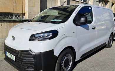 Община Смолян се сдоби с нов електромобил за социални услуги
