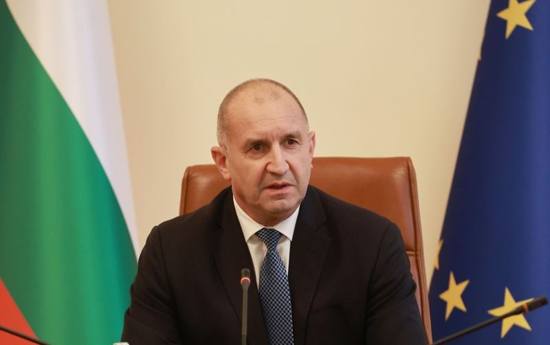 Румен Радев: Въвеждаме на практика пълна забрана на рекламата за хазарт